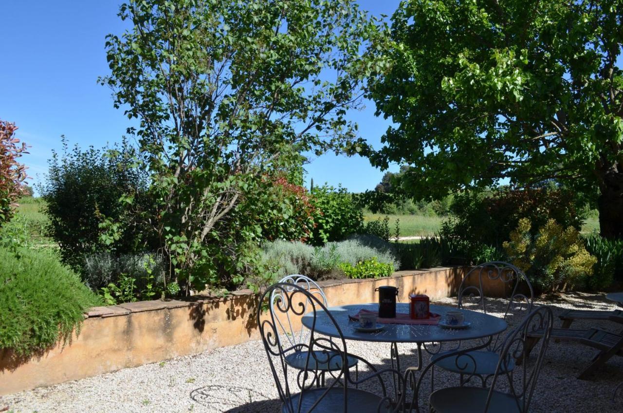 Le Mas Perreal Saint-Saturnin-les-Apt Exterior photo
